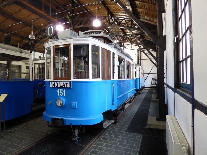 Ehemaliger Eberswalder Straßenbahntriebwagen 2 mit Krakówer Wagen-Nr. 151 im Technischen Museum von Kraków/Pl im Februar 2016